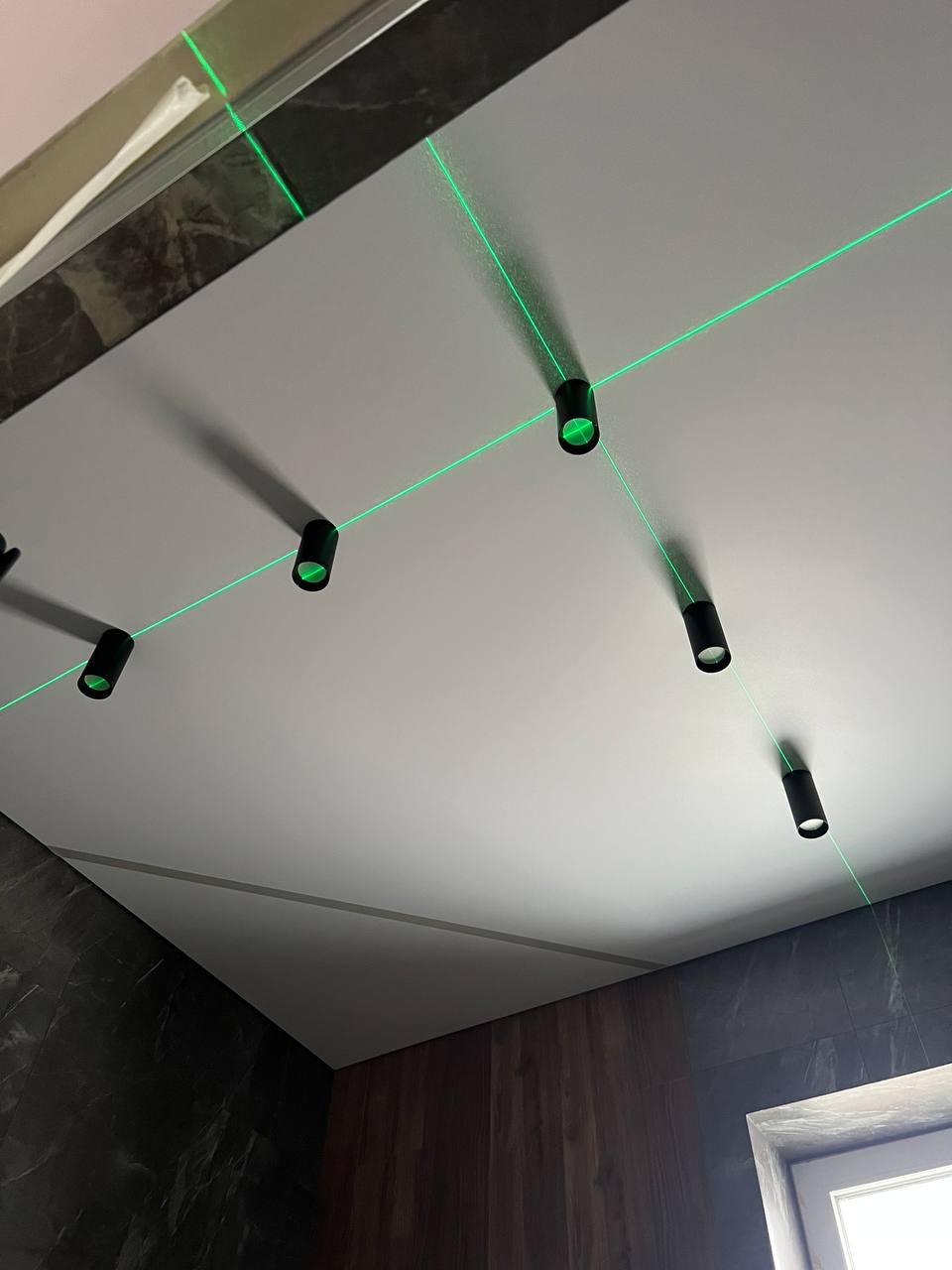 Натяжной потолок в гостиной — Симферополь, Крым