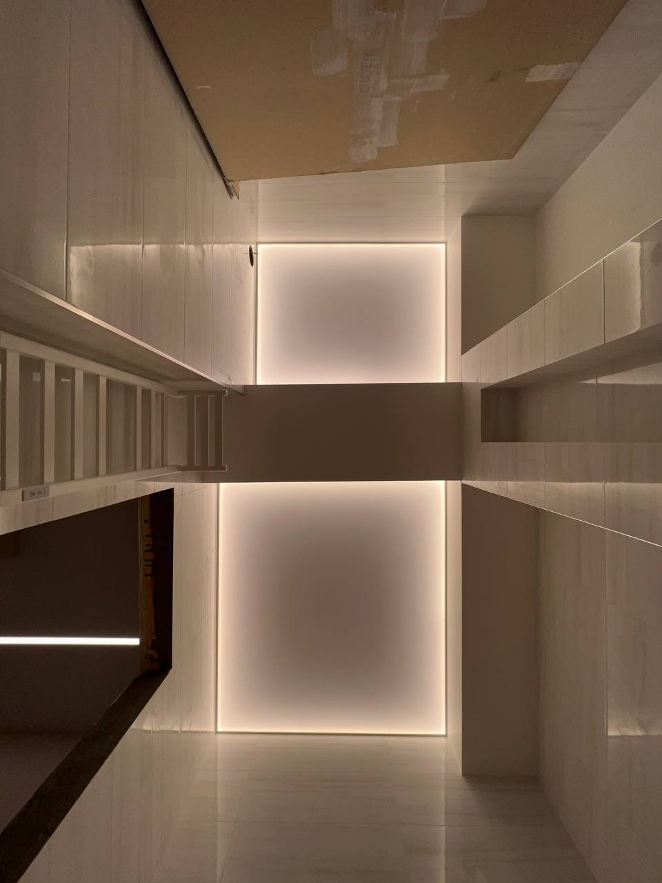 Натяжной потолок с линией света — Симферополь, Крым